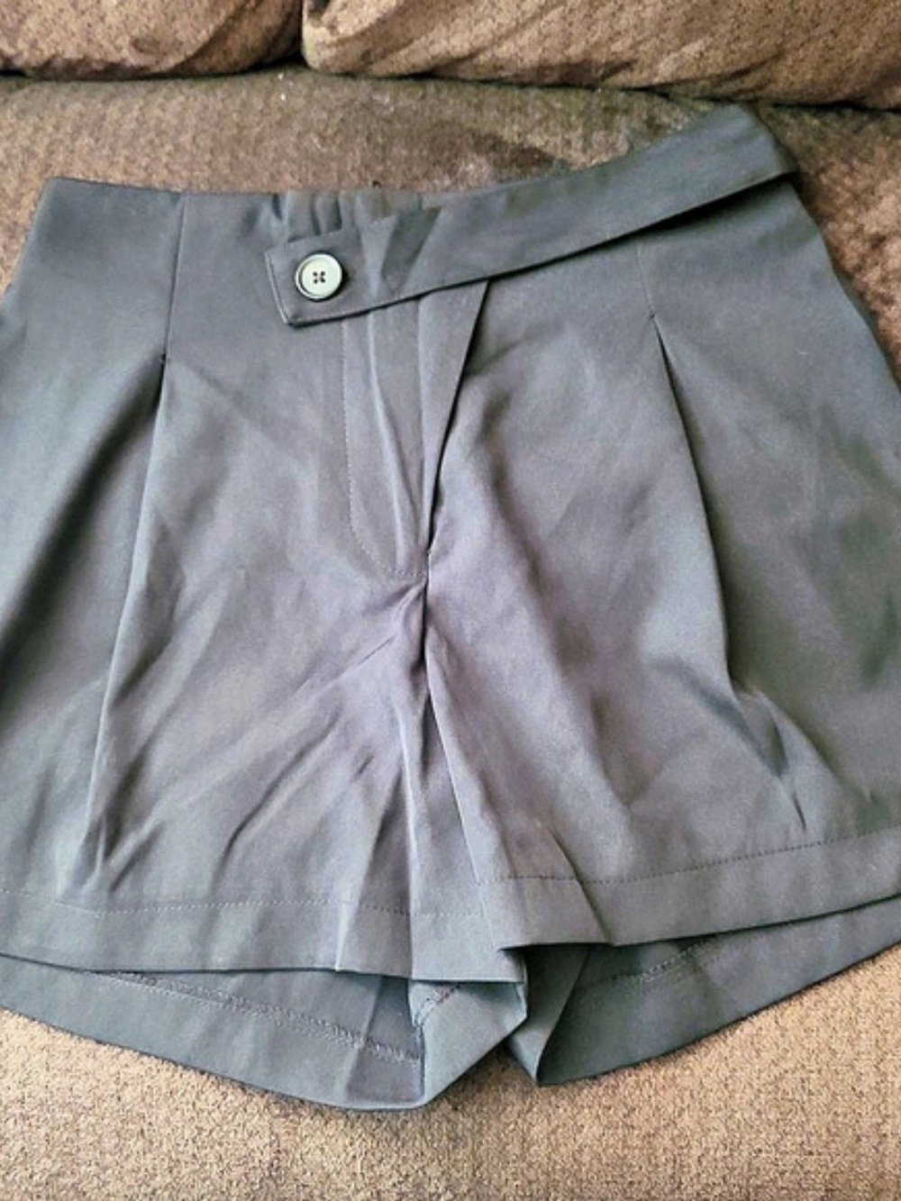 Forever 21 High Waist Pleated Shorts in Black